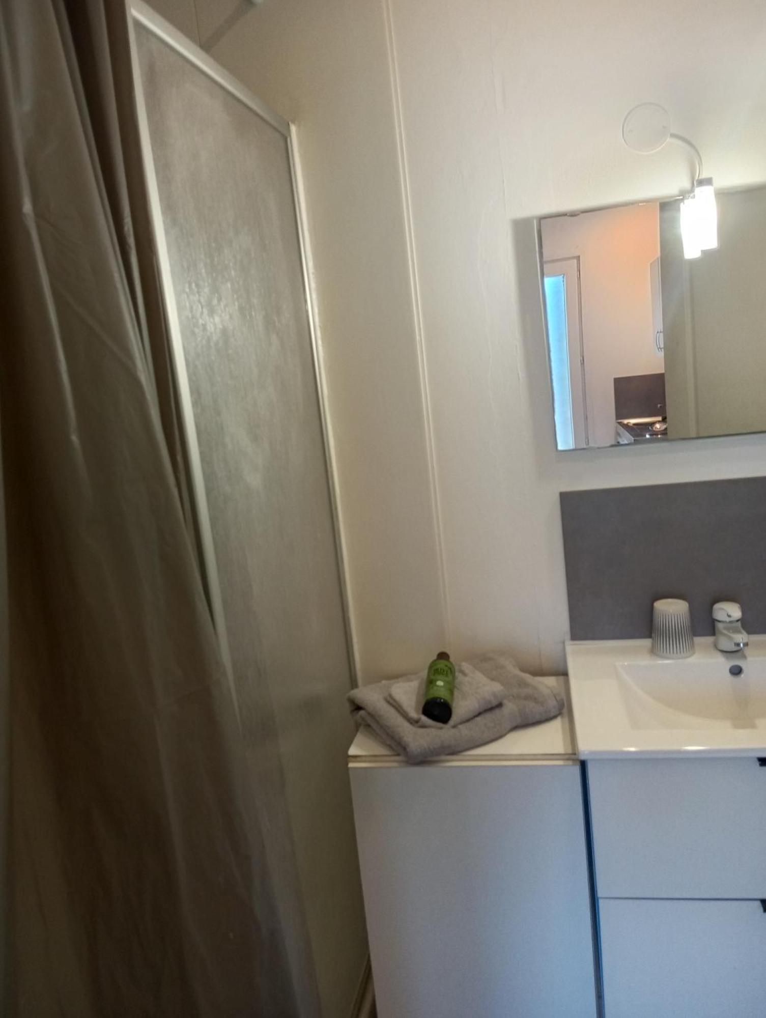 Studio De 14M2 Dans Une Maison Cagnes-sur-Mer Luaran gambar