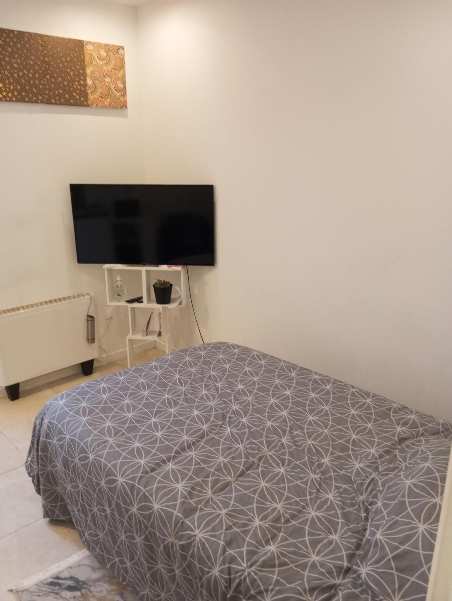 Studio De 14M2 Dans Une Maison Cagnes-sur-Mer Luaran gambar