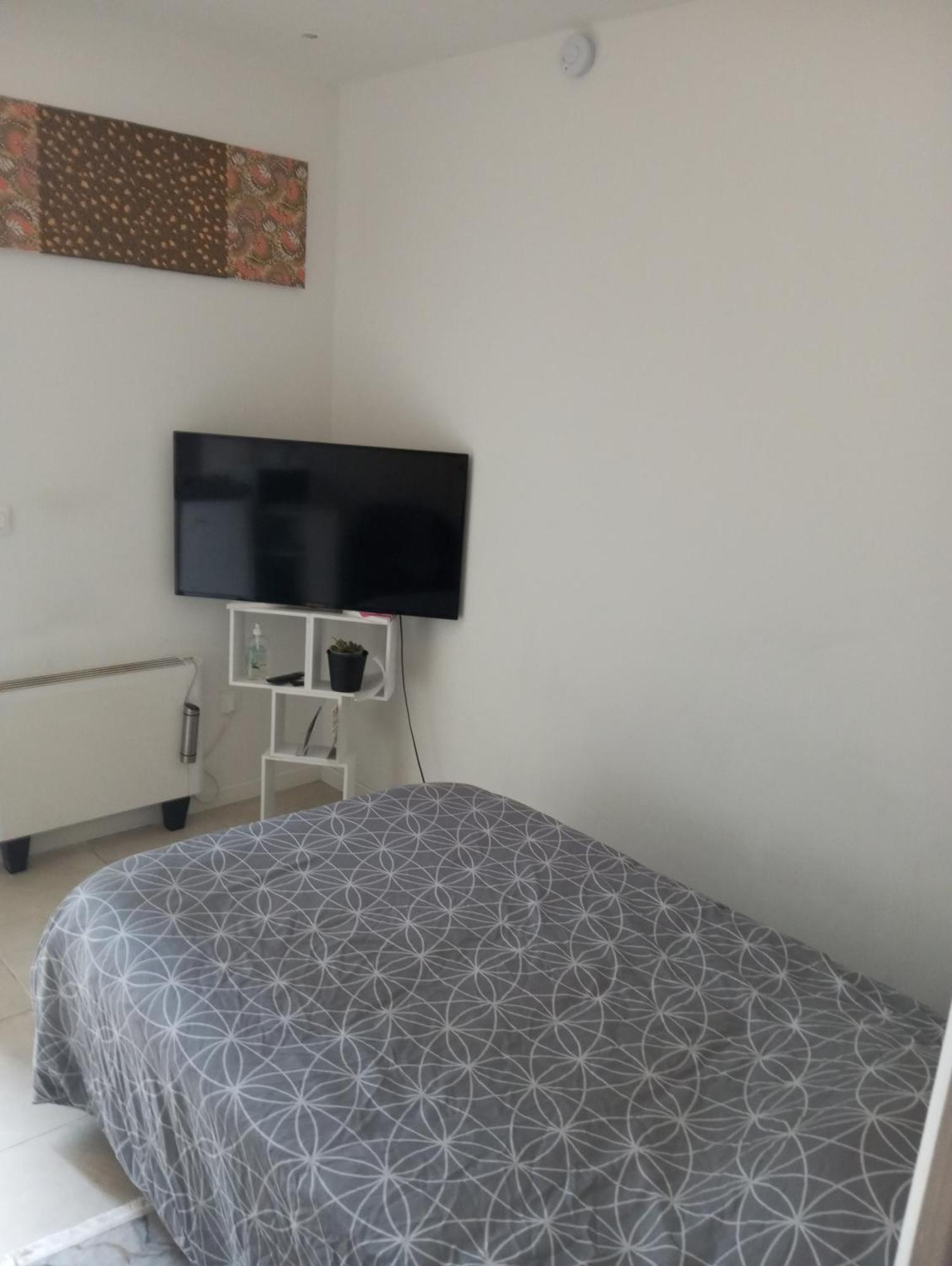 Studio De 14M2 Dans Une Maison Cagnes-sur-Mer Luaran gambar