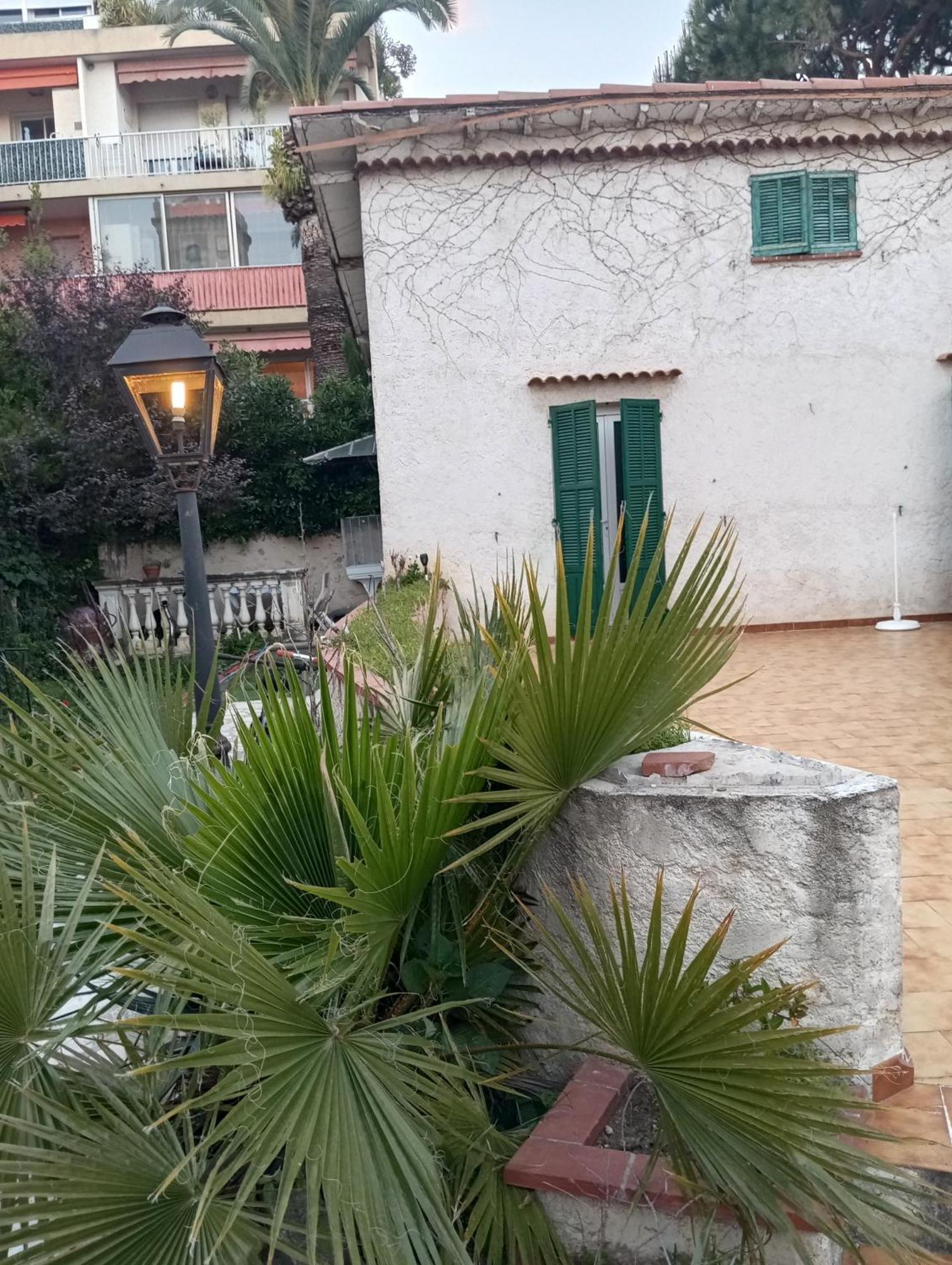 Studio De 14M2 Dans Une Maison Cagnes-sur-Mer Luaran gambar