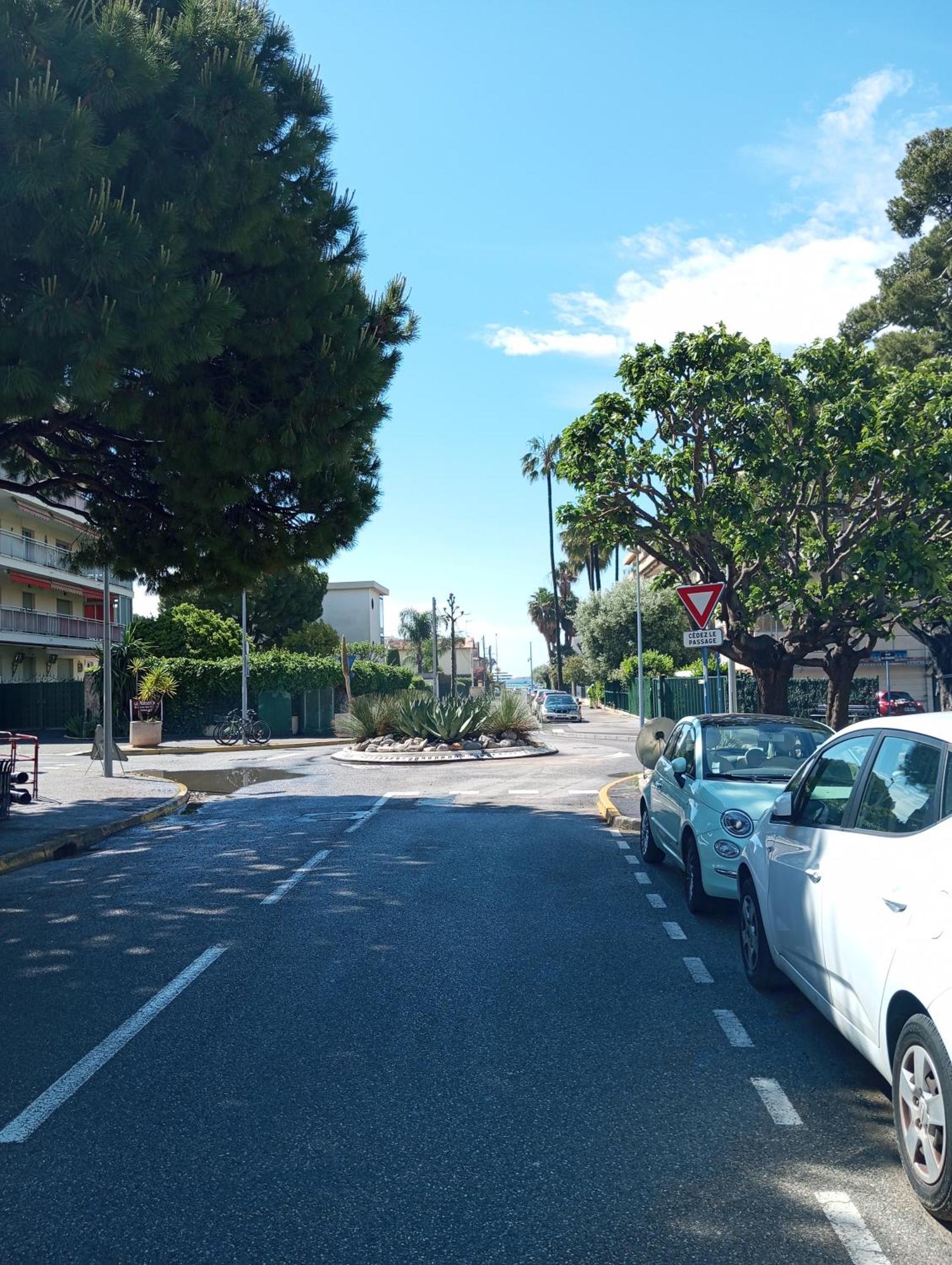 Studio De 14M2 Dans Une Maison Cagnes-sur-Mer Luaran gambar